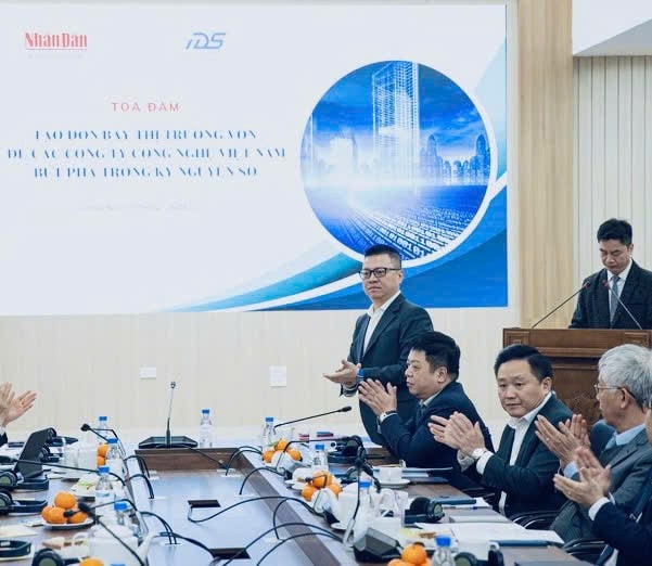 z6421047660902-66c27624b8f3a0eb5c37c37bd3c9fded-copy.jpg