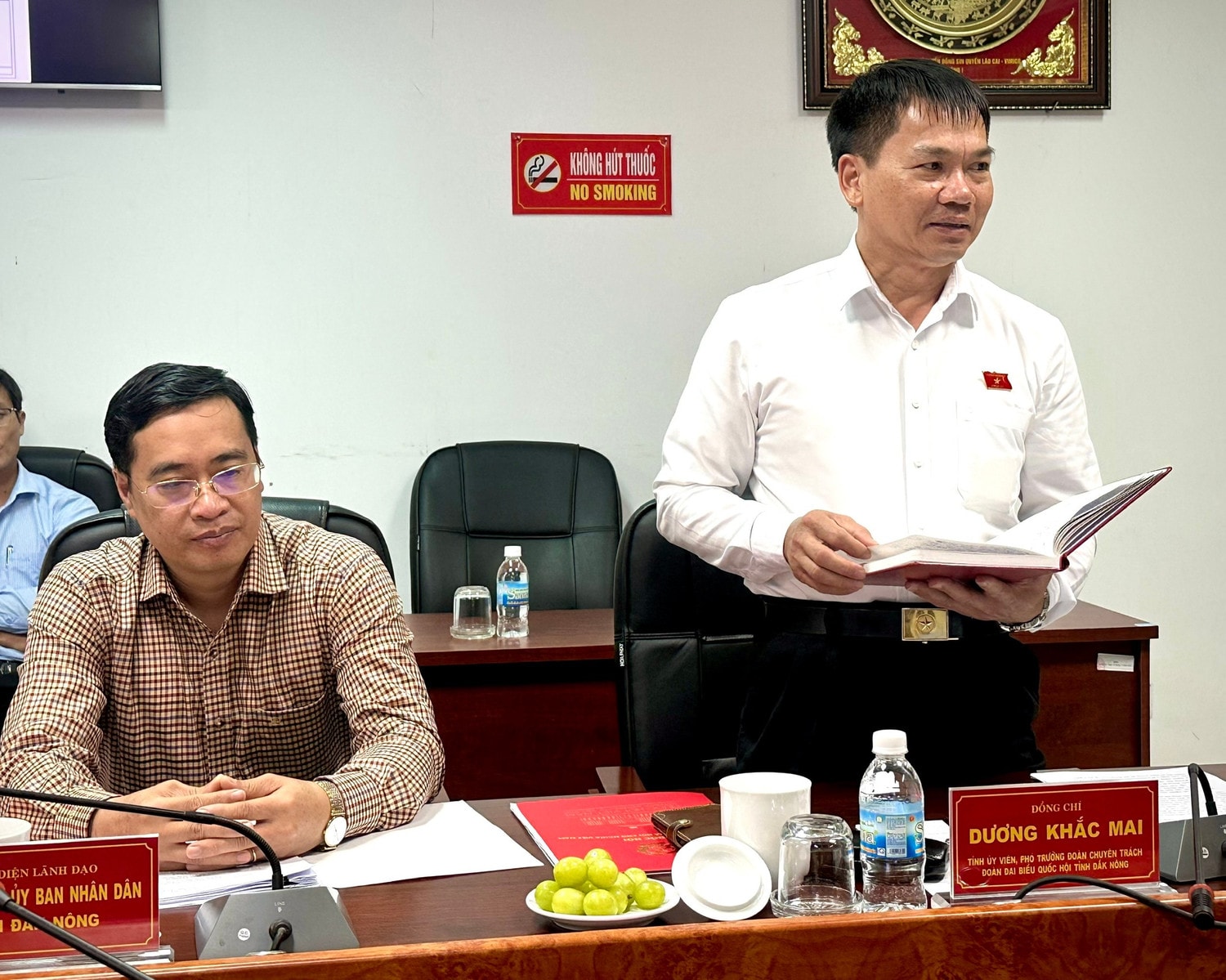 Phó Trưởng đoàn chuyên trách Đoàn ĐBQH tỉnh Đắk Nông Dương Khắc Mai phát biểu ý kiến