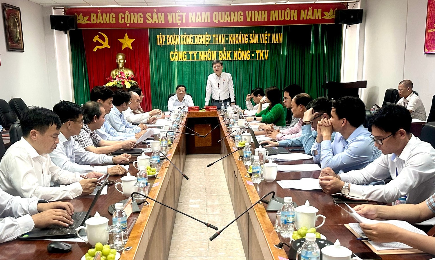 Quang cảnh cuộc làm việc