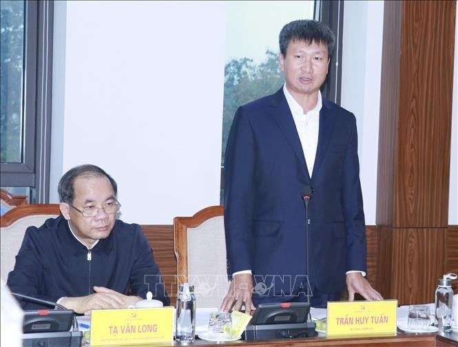 Bí thư Tỉnh ủy Yên Bái Trần Huy Tuấn phát biểu tại buổi làm việc