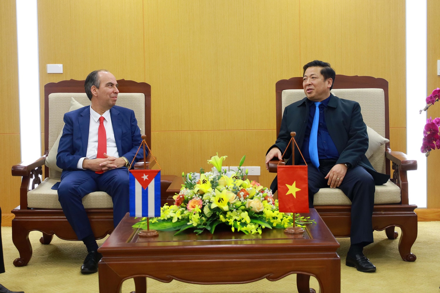 bo-truong-tiep-cuba-1.jpg