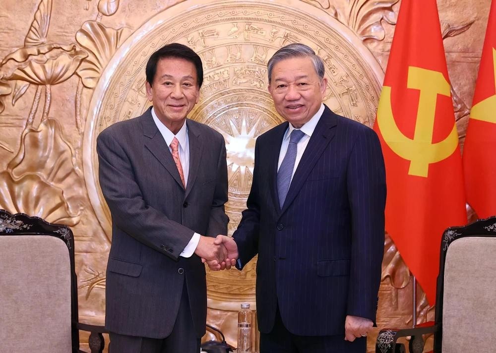 Party General Secretary To Lam (right) receives former Special Ambassador for Vietnam-Japan Sugi Ryotaro on March 20. (Photo: VNA) img-8372.jpg