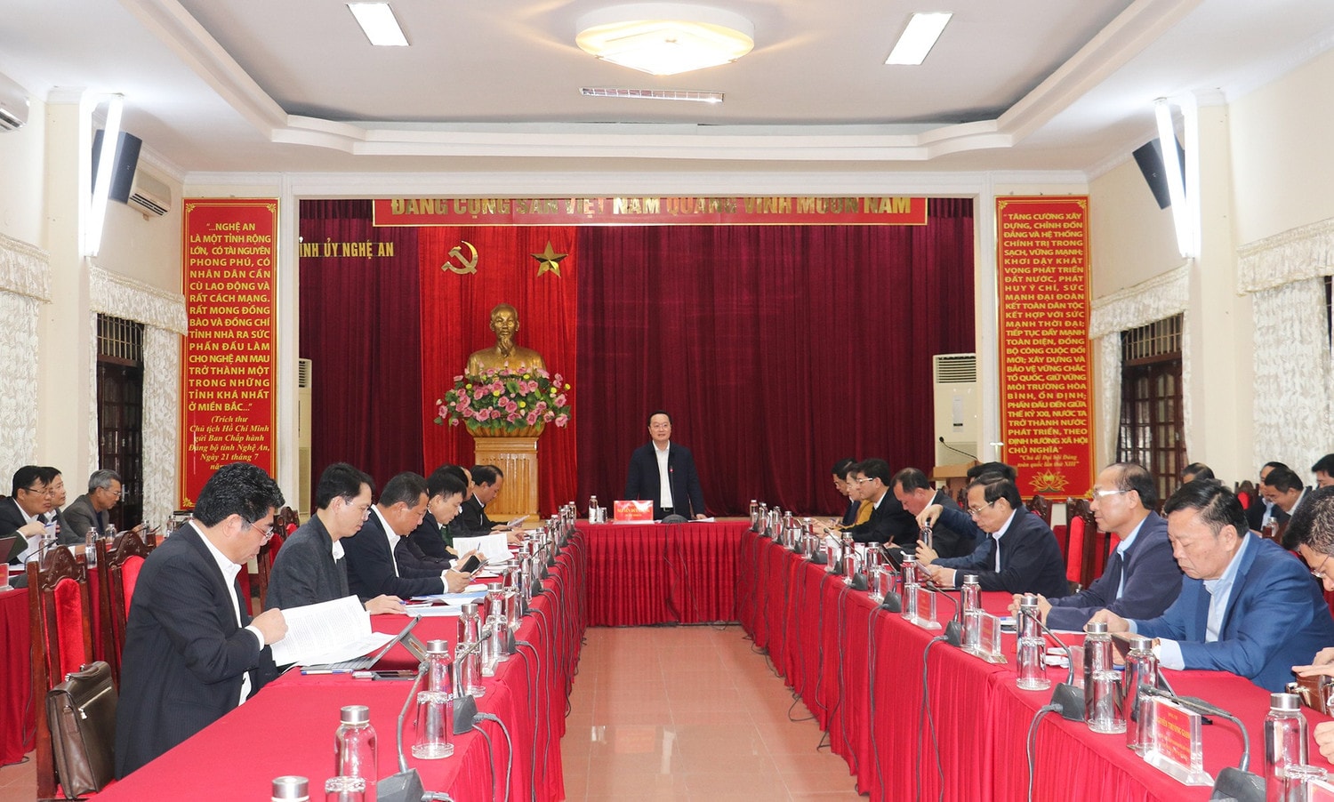 Ban Chỉ đạo vận động, hỗ trợ xây dựng, sửa chữa nhà cho người có công, người nghèo, người có khó khăn về nhà ở trên địa bàn tỉnh họp đánh giá quá trình triển khai thực hiện Chương trình