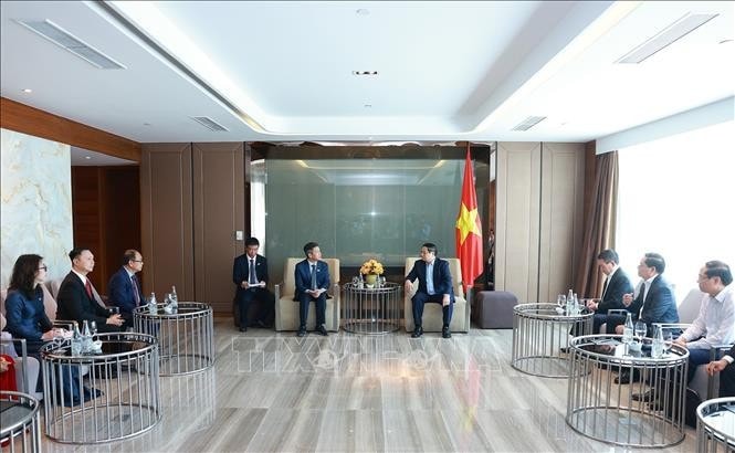 Thủ tướng Phạm Minh Chính tiếp ông Kulachet Dharachandra, Tổng giám đốc Công ty TNHH hóa dầu Long Sơn (Thái Lan). Ảnh: Dương Giang/TTXVN