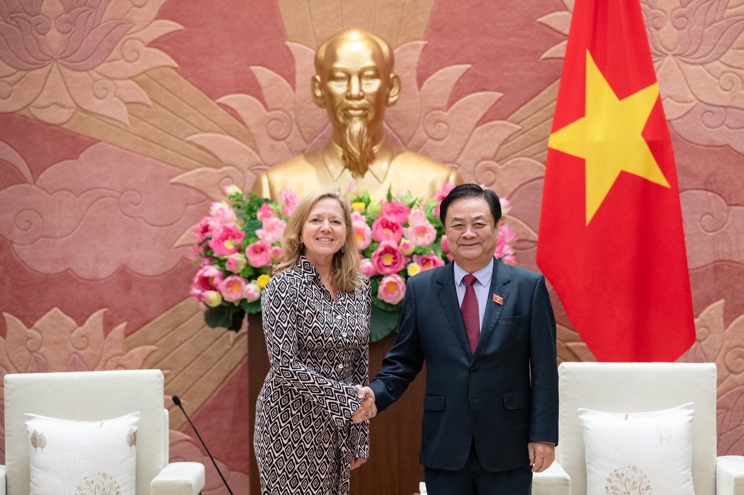Phó Chủ tịch Quốc hội Lê Minh Hoan tiếp Giám đốc WB tại Việt Nam, Campuchia và Lào Mariam Sherman