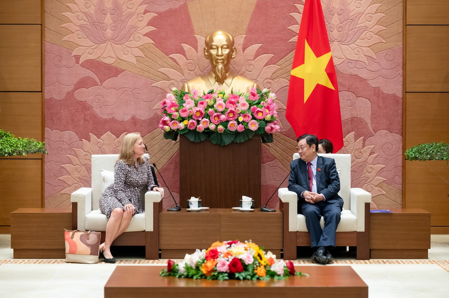 Phó Chủ tịch Quốc hội Lê Minh Hoan tiếp Giám đốc WB tại Việt Nam, Campuchia và Lào Mariam Sherman