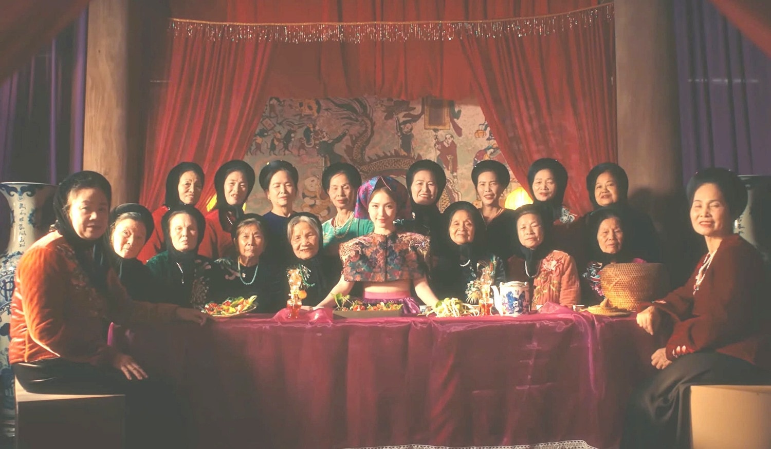 tai-hien-van-hoa-bac-ninh-ruc-ro-qua-mv-bac-bling-cua-hoa-minzy-172202.jpg