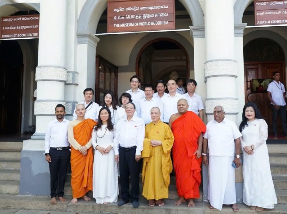 Phó Chủ tịch Quốc hội Nguyễn Đức Hải và Đoàn công tác thăm chùa Phật Nha và Bảo tàng Phật giáo Thế giới tại thành phố Kandy, tỉnh Trung, Sri Lanka. Ảnh: vov.vn