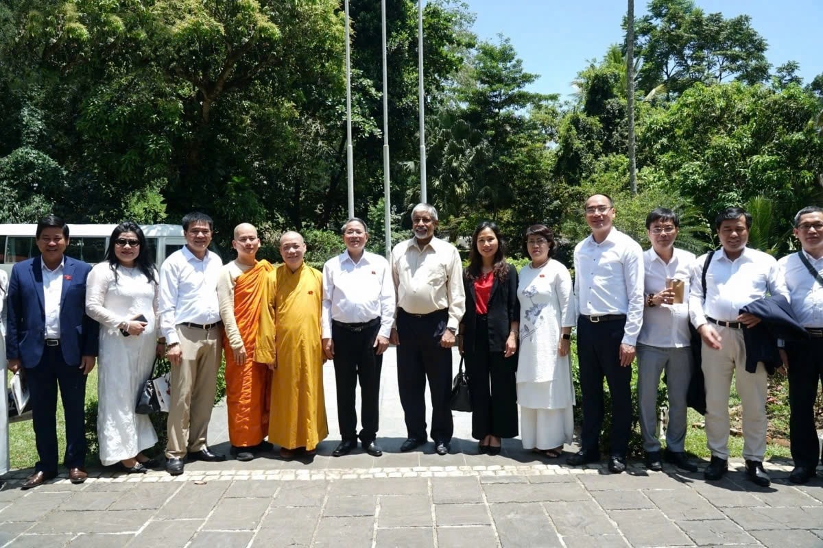 Phó Chủ tịch Quốc hội Nguyễn Đức Hải và Đoàn công tác thăm thành phố Kandy, tỉnh Trung, Sri Lanka và làm việc với Thống đốc tỉnh Trung Sarath Abeykoon. Ảnh: vov.vn