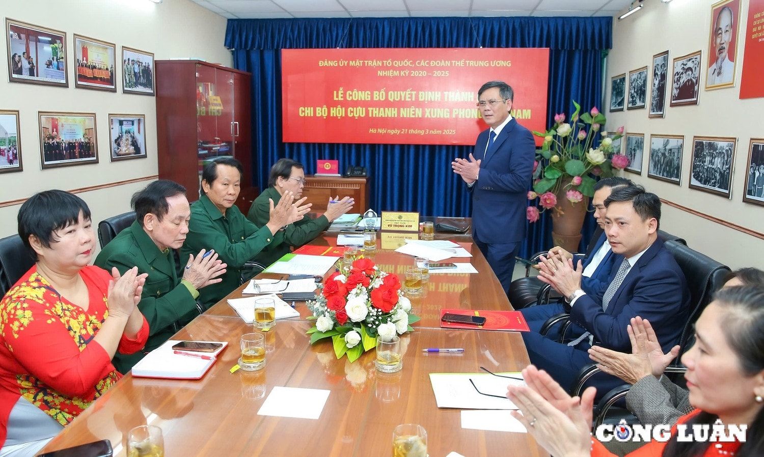Đồng chí Trần Thắng chúc mừng và tin tưởng vào sự lãnh đạo của Chi bộ Hội thời gian tới