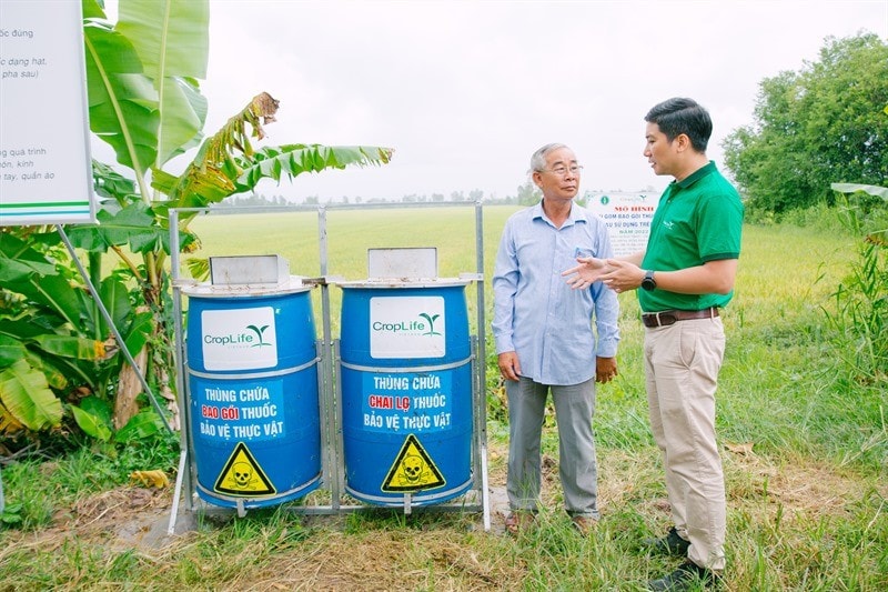 Cục Trồng trọt và Bảo vệ thực vật phối hợp với các đơn vị triển khai nhiều mô hình sử dụng thuốc bảo vệ thực vật an toàn, hiệu quả. Ảnh: CL