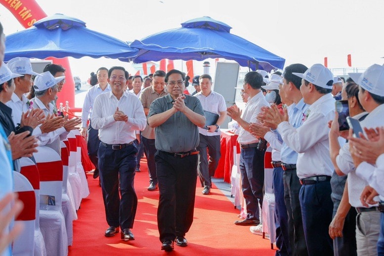 Thủ tướng dự lễ khánh thành đập dâng Phú Phong tại huyện Tây Sơn. Ảnh: VGP/Nhật Bắc