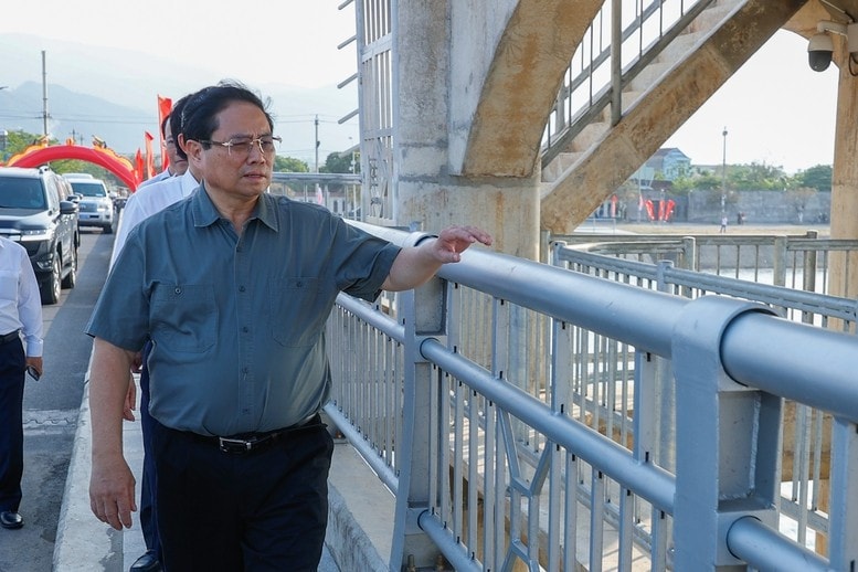 Thủ tướng yêu cầu tỉnh khai thác hiệu quả, bền vững đập và hồ chứa Phú Phong; phát huy tối đa các công năng của công trình. Ảnh: VGP/Nhật Bắc