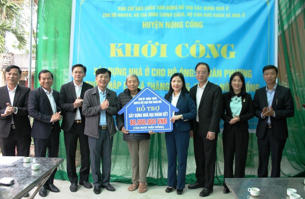 chu-tich-uy-ban-mttq-tinh-pham-thi-thanh-thuy-du-le-khoi-cong-trao-bien-ho-tro-xay-dung-nha-o-cho-gia-dinh-ong-le-van-phuong-thon-thap-ly-xa-thang-long-huyen-nong-cong.jpg