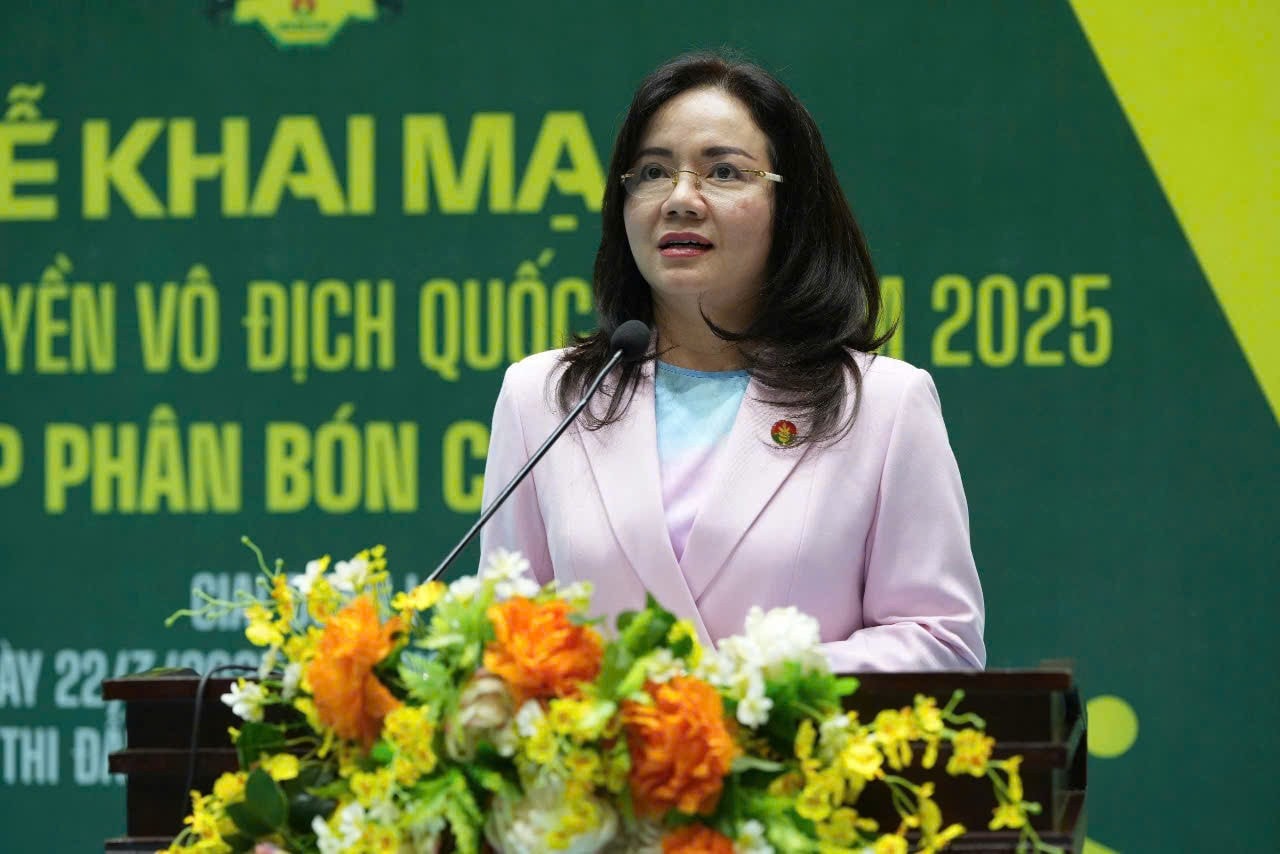 ba-nguyen-thi-hien-pho-tong-giam-doc-pvcfc-chia-se-tai-le-khai-mac.jpg