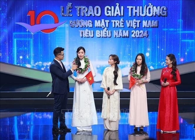 Các Gương mặt trẻ Việt Nam tiêu biểu và triển vọng năm 2024 giao lưu tại chương trình. Ảnh: Dương Giang/TTXVN