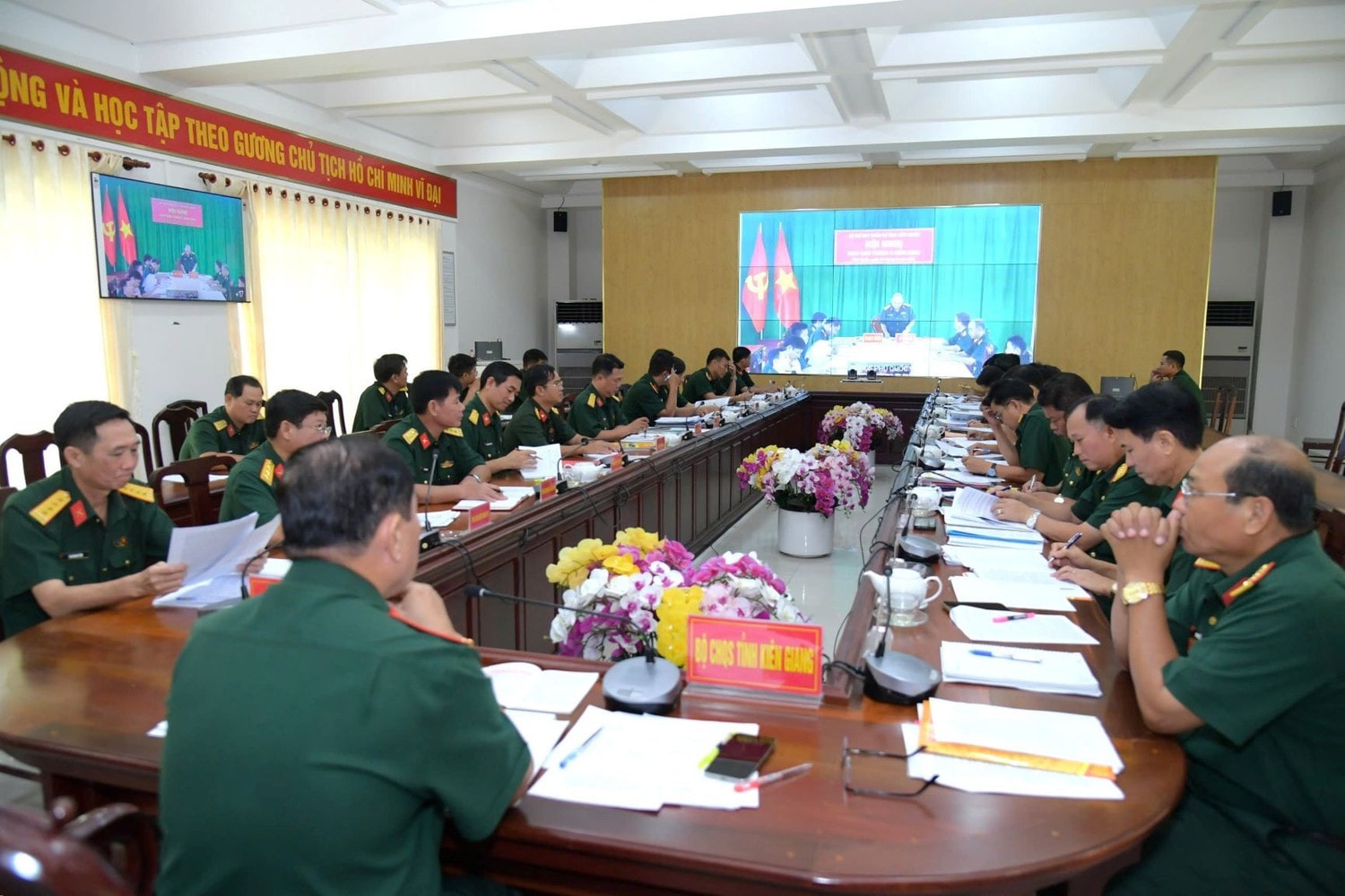 hop-truc-tuyen-1.jpg