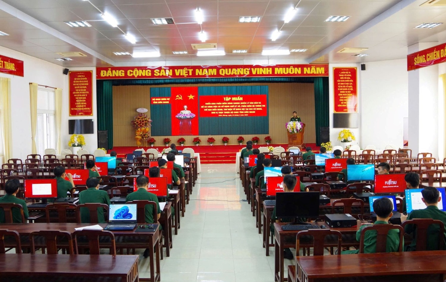 tap-huan-cong-nghe.jpg
