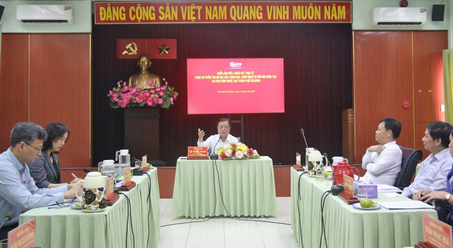 Phó Chủ tịch Quốc hội Lê Minh Hoan làm việc với Ban quản lý Khu công nghệ cao TP. Hồ Chí Minh ảnh 2