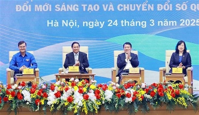 Prime Minister Pham Minh Chinh (second from left) chairs dialogue with the youth on March 24. (Photo: VNA) Prime Minister Pham Minh Chinh (second from left) chairs dialogue with the youth on March 24. (Photo: VNA)