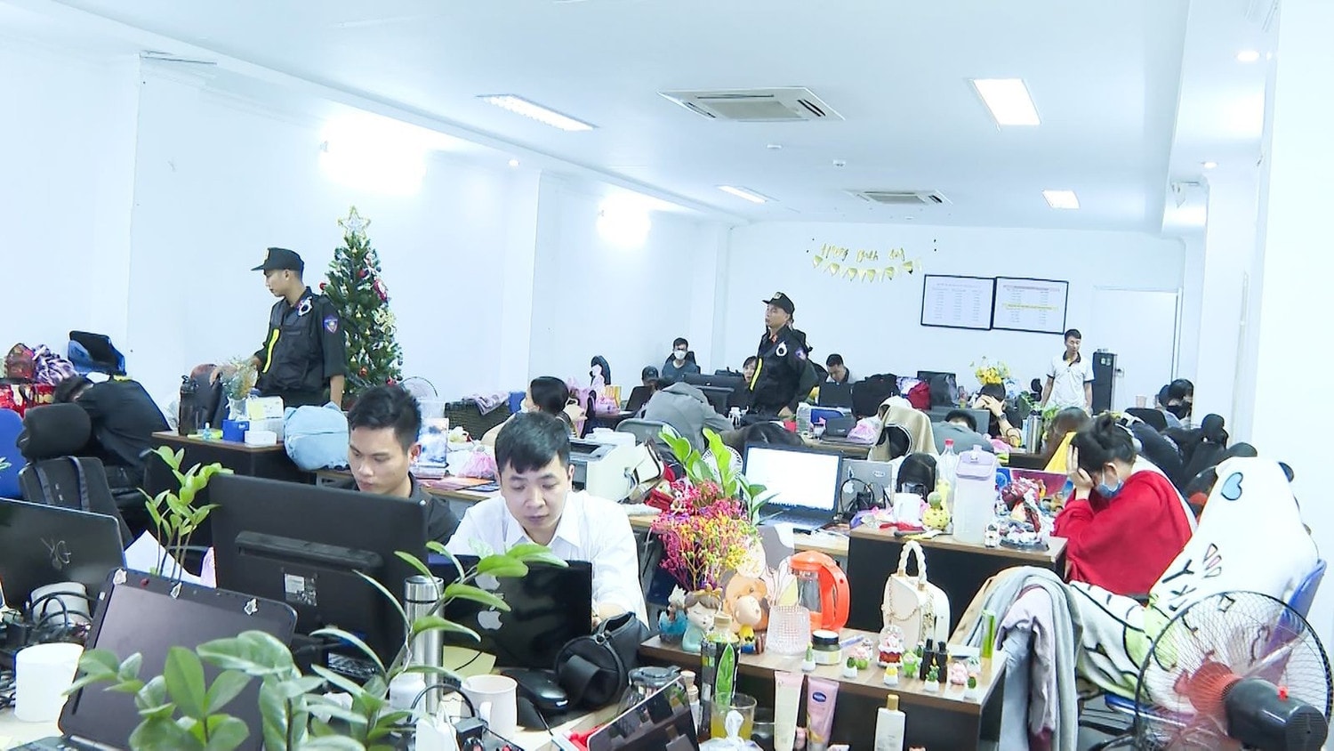 c-ng-an-b-c-giang-b-t-gi-nh-m-l-a-o-gi-danh-y-b-c-s-t-v-n-b-n-thu-c-ch-a-b-nh-c-tr-s-t-i-h-n-i.jpg