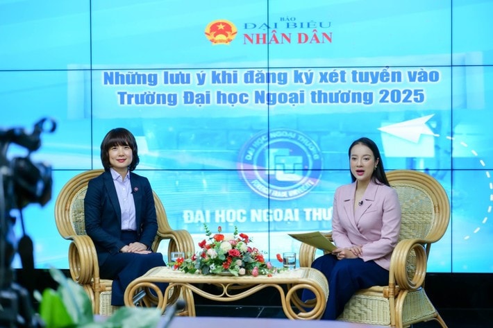PGS.TS Phạm Thu Hương chia sẻ tại Tọa đàm. Ảnh: Quốc Việt