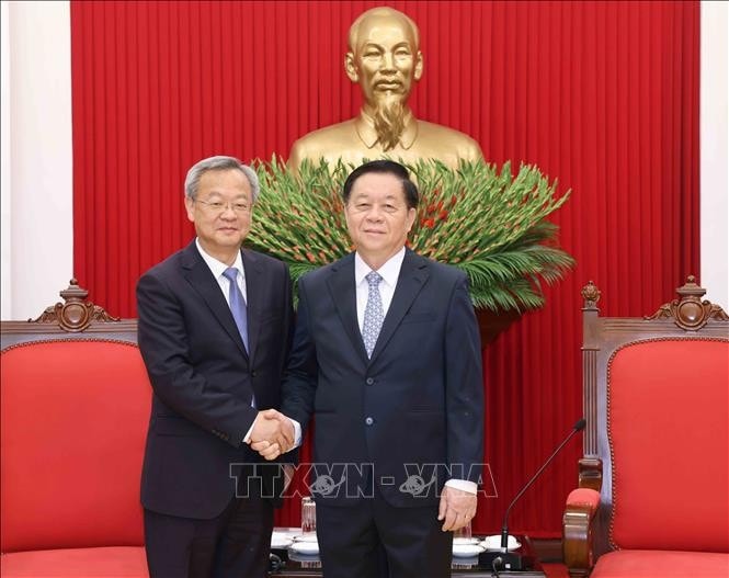 Trưởng Ban Tuyên giáo và Dân vận Trung ương Nguyễn Trọng Nghĩa tiếp Tổng Biên tập Nhân dân nhật báo (Trung Quốc) Trần Kiến Văn. Ảnh: Phương Hoa/TTXVN