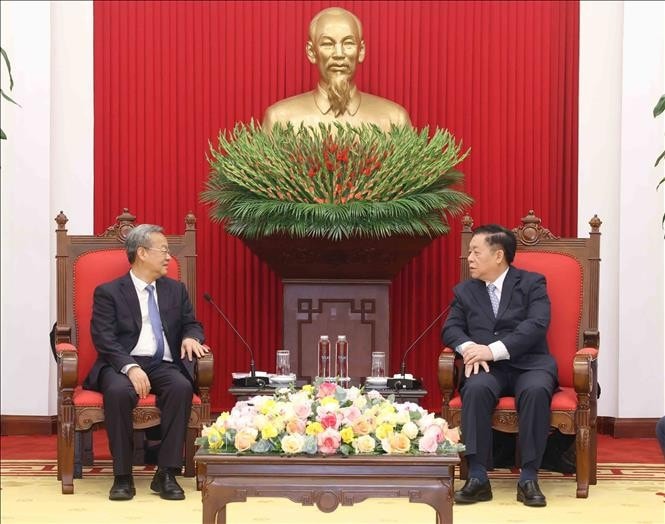 Trưởng Ban Tuyên giáo và Dân vận Trung ương Nguyễn Trọng Nghĩa tiếp Tổng Biên tập Nhân dân nhật báo (Trung Quốc) Trần Kiến Văn. Ảnh: Phương Hoa/TTXVN