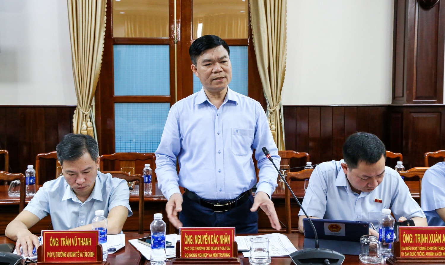 Phó Cục trưởng Cục Quản lý đất đai, Bộ Nông nghiệp và Môi trường Nguyễn Đắc Nhẫn phát biểu
