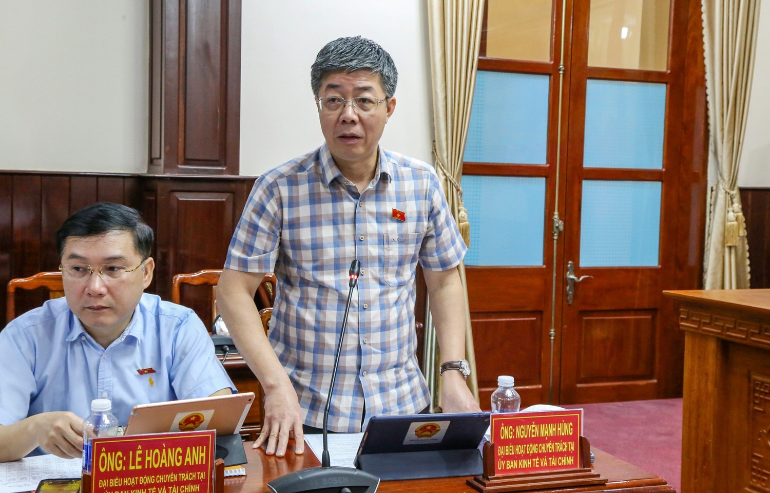 Ủy viên là đại biểu Quốc hội hoạt động chuyên trách tại Ủy ban Kinh tế và Tài chính Nguyễn Mạnh Hùng phát biểu