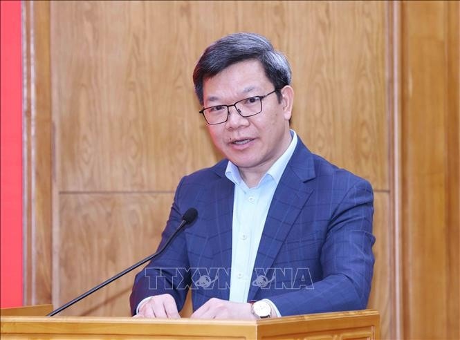 Vụ trưởng Vụ Báo chí - Xuất bản, Ban Tuyên giáo và Dân vận Trung ương Tống Văn Thanh trình bày báo cáo tại buổi làm việc. Ảnh: Phương Hoa/TTXVN