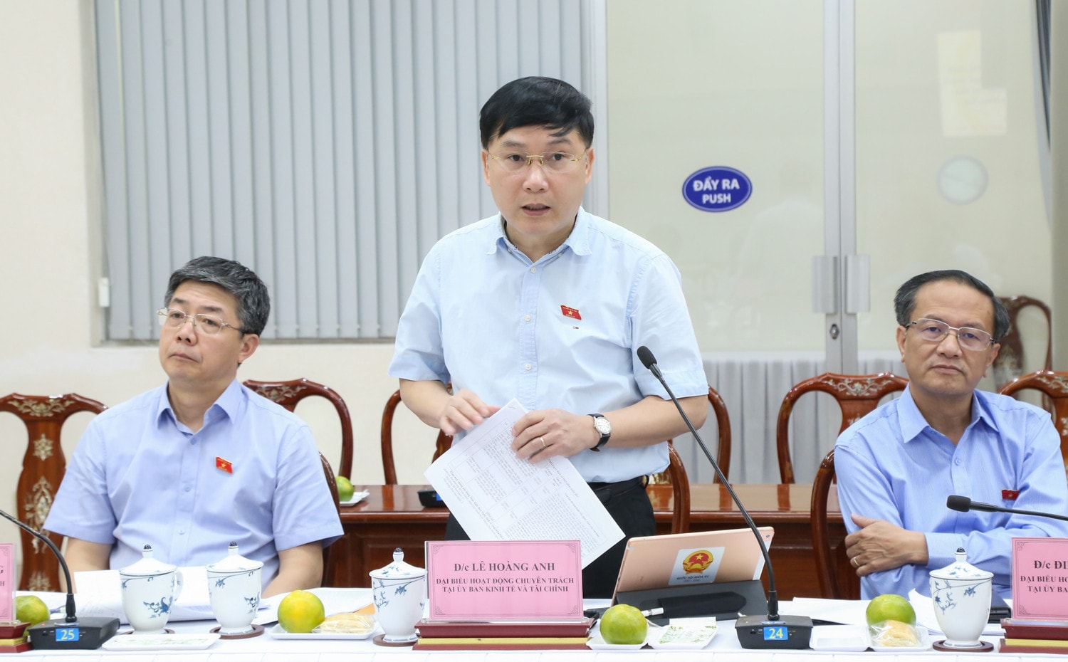 ĐBQH hoạt động chuyên trách tại Ủy ban Kinh tế và Tài chính Lê Hoàng Anh phát biểu