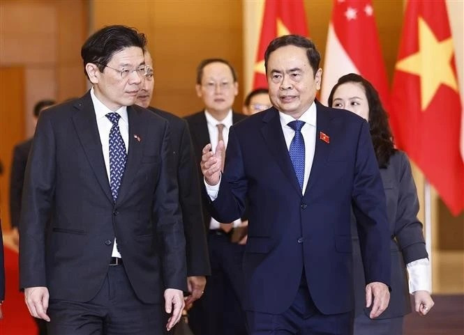 National Assembly Chairman Tran Thanh Man (R) welcomes Singaporean PM Lawrence Wong. (Photo: Lam Hien) a2091579-add0-4f44-abfb-fb8cdd8fce08.png