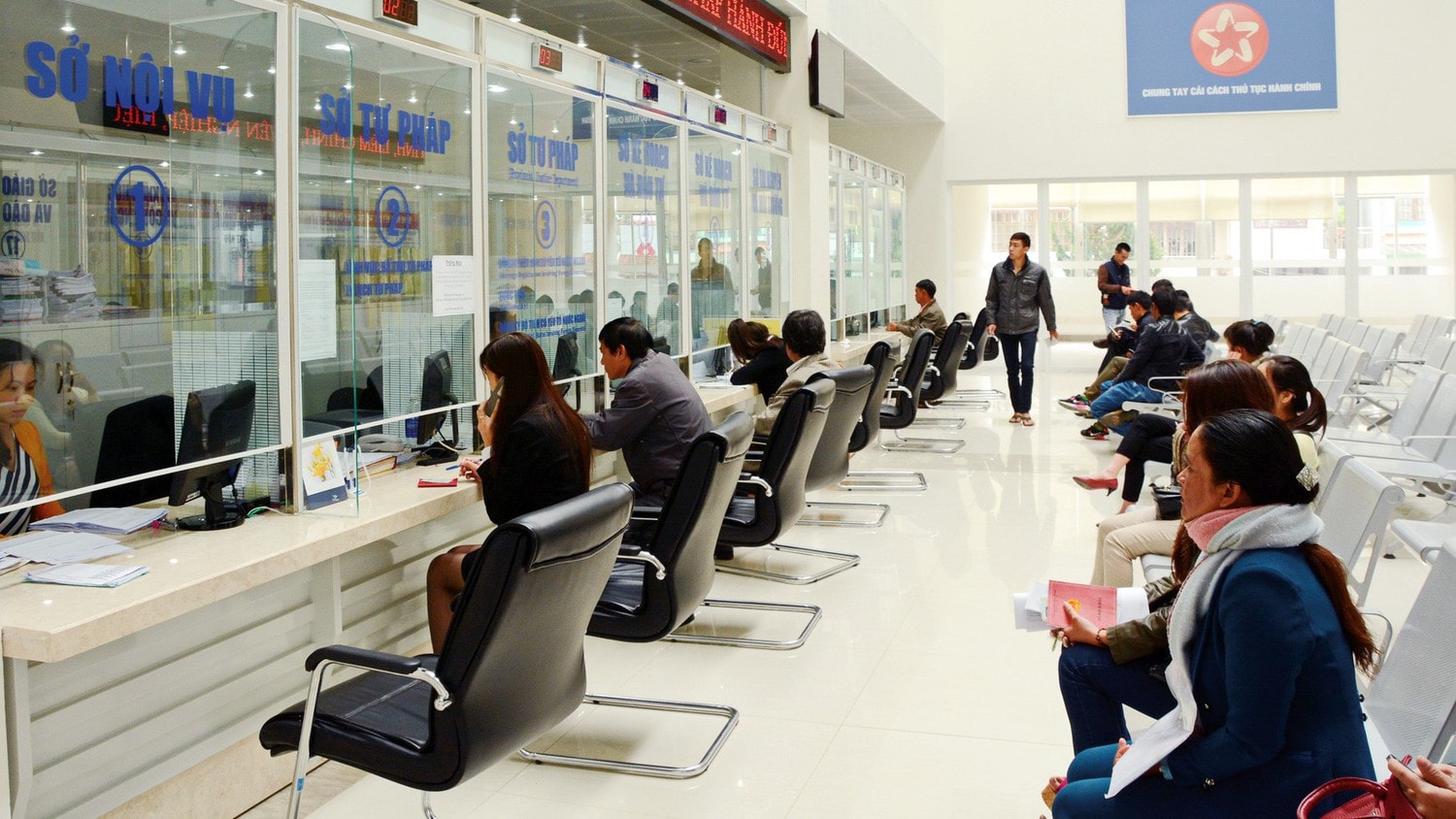 Trung tâm hành chính công tỉnh Lâm Đồng luôn nêu cao tinh thần phục vụ Nhân dân