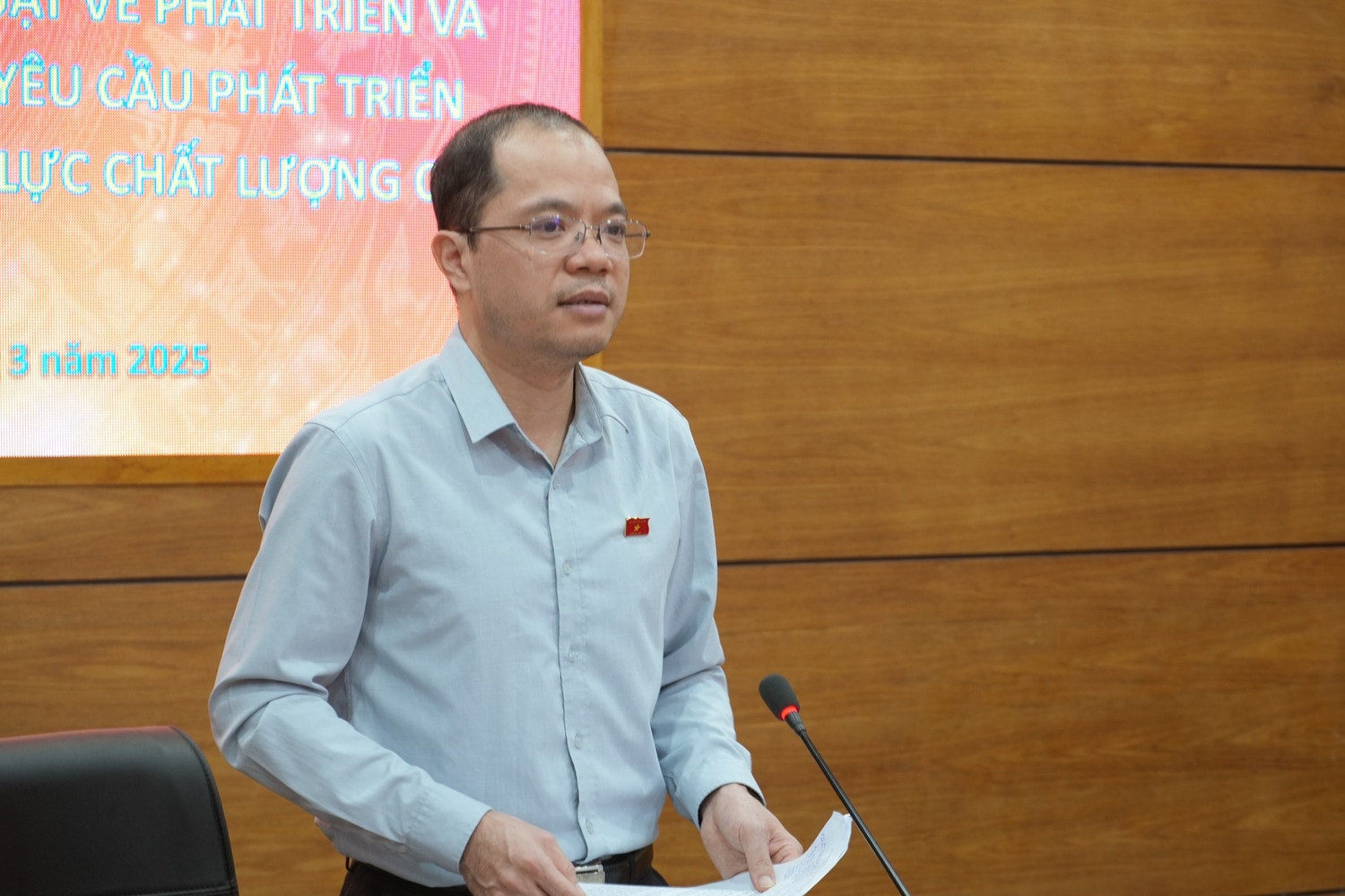 Phó Chủ nhiệm Ủy ban Văn hóa và Xã hội Đinh Công Sỹ phát biểu tại buổi làm việc với Sở Giáo dục và Đào tạo TP. Hồ Chí Minh
