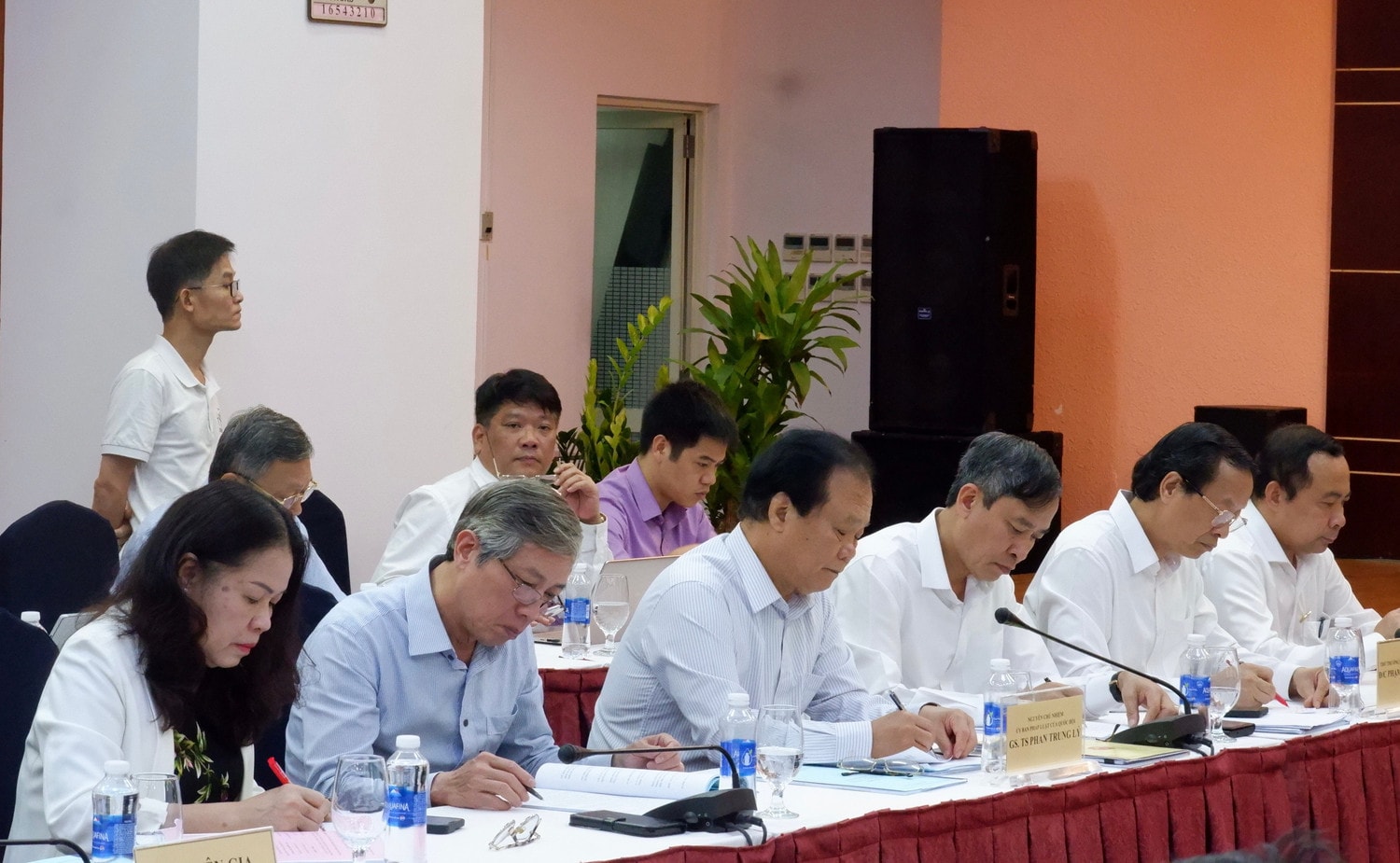Các đại biểu dự tọa đàm