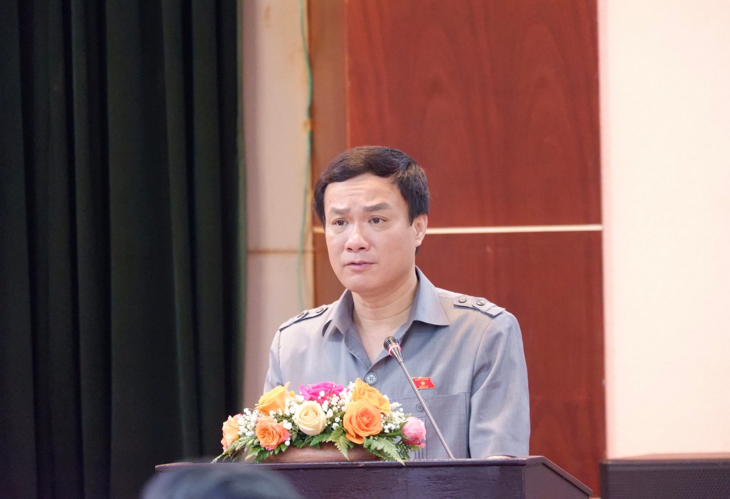 Phó Chủ nhiệm Ủy ban Văn hóa và Xã hội Triệu Thế Hùng phát biểu tại tọa đàm