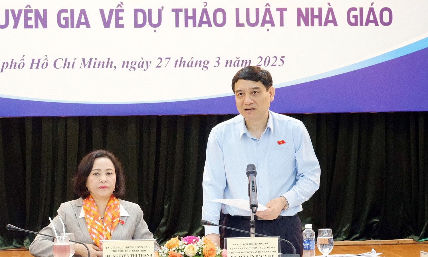 Chủ nhiệm Ủy ban Văn hoá và Xã hội Nguyễn Đắc Vinh phát biểu tại tọa đàm