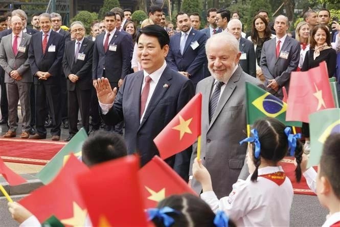 State President Luong Cuong welcomes Brazilian President Luiz Inácio Lula da Silva (Photo: VNA) img-8892.jpg