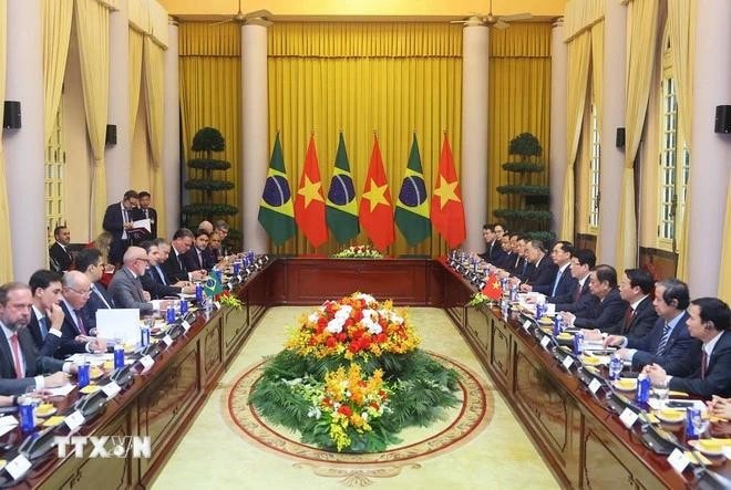 State President Luong Cuong holds talks with Brazilian President Luiz Inácio Lula da Silva in Hanoi on March 28. (Photo: VNA) img-8893.jpg