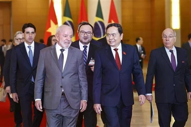 NA Chairman Tran Thanh Man (R) and Brazilian President Luiz Inácio Lula da Silva in Hanoi on March 28 (Photo: Lam Hien) img-8890.jpg