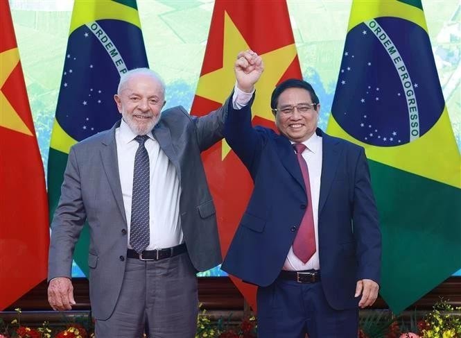 Prime Minister Pham Minh Chinh (right) and Brazilian President Luiz Inacio Lula da Silva at their meeting in Hanoi on March 28 (Photo: VNA) img-8889.jpg