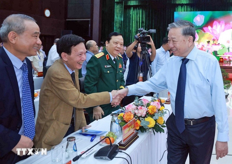 Tổng Bí thư Tô Lâm với các đại biểu. Ảnh: Thống Nhất/TTXVN