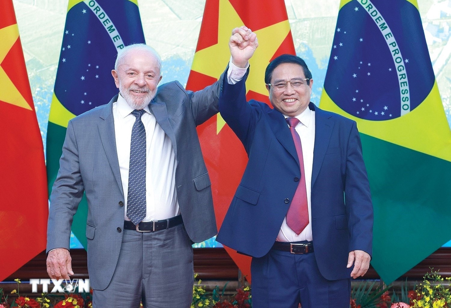 Thủ tướng Phạm Minh Chính và Tổng thống Brazil Luiz Inácio Lula da Silva. Ảnh: Dương Giang/TTXVN