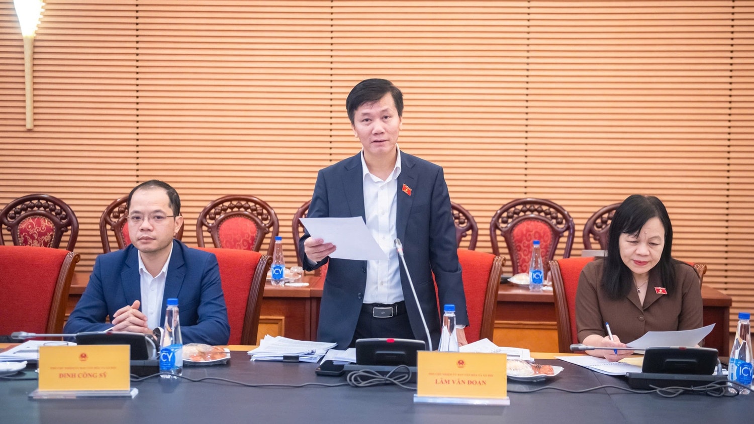 Phó Chủ nhiệm Ủy ban Văn hóa và Xã hội Lâm Văn Đoan phát biểu tại tọa đàm. Ảnh: Nghĩa Đức