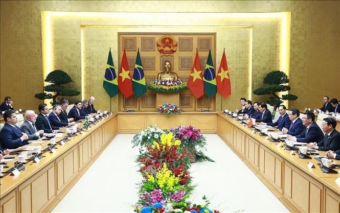 Thủ tướng Phạm Minh Chính hội kiến Tổng thống Brazil Luiz Inácio Lula da Silva. Ảnh: Dương Giang/TTXVN