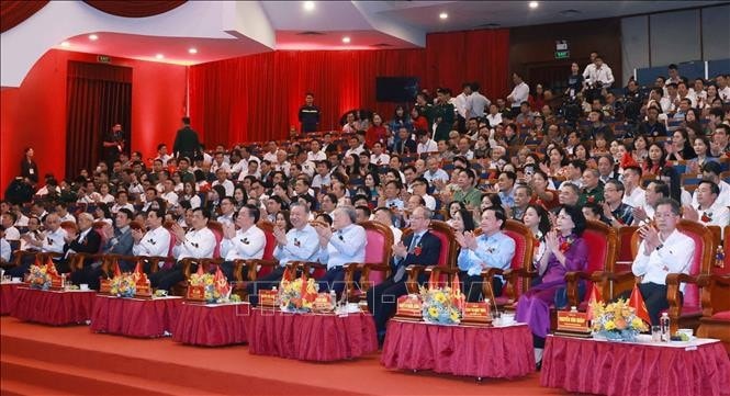 Tổng Bí thư Tô Lâm và các đồng chí lãnh đạo, nguyên lãnh đạo Đảng, Nhà nước dự chương trình nghệ thuật "Đảng trong Mùa xuân Đại thắng". Ảnh: Thống Nhất/TTXVN