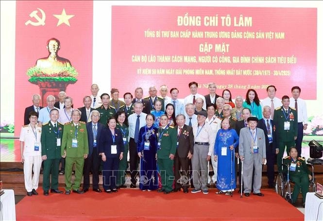Tổng Bí thư Tô Lâm với các đại biểu. Ảnh: Thống Nhất/TTXVN