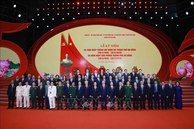 Tổng Bí thư Tô Lâm, các đồng chí lãnh đạo, nguyên lãnh đạo Đảng, Nhà nước và các đại biểu tại Lễ kỷ niệm. Ảnh: Thống Nhất/TTXVN