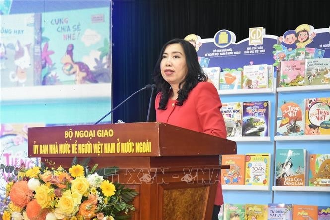 Thứ trưởng Bộ Ngoại giao, Chủ nhiệm Ủy ban Nhà nước về người Việt Nam ở nước ngoài Lê Thị Thu Hằng phát biểu tại buổi lễ